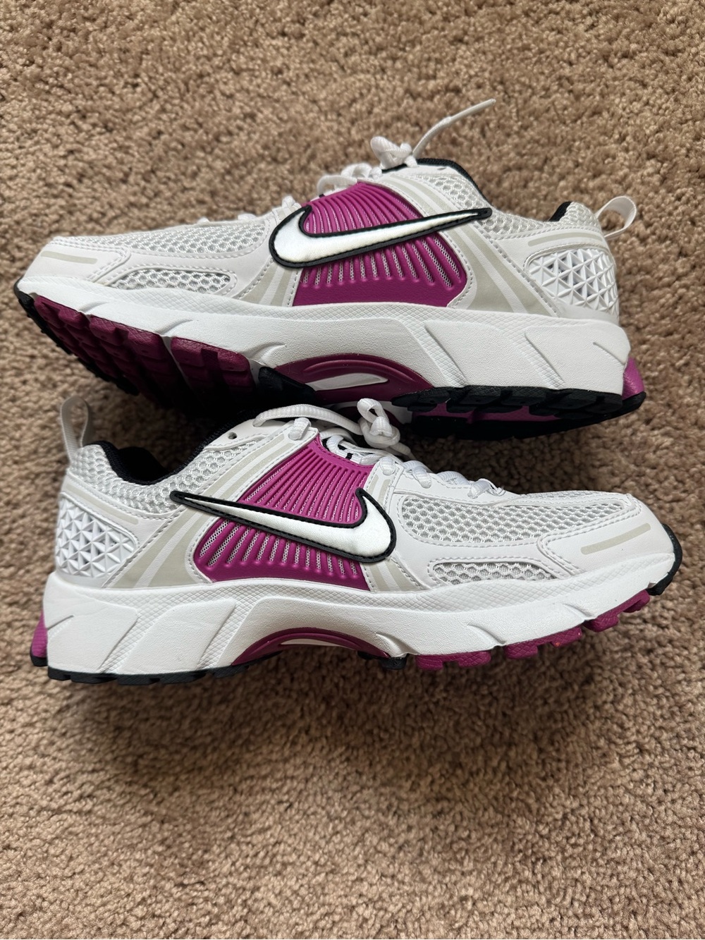 NEW Nike Vomero 5 Women's 7.5 Youth 6 Pink/Black/Silver Sneaker HF6998-102 Sport